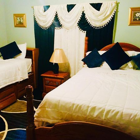 2 Bedroom Sleeps 6 Spacious Luxury Apartment 79 มอนต์โกเมอรี ภายนอก รูปภาพ