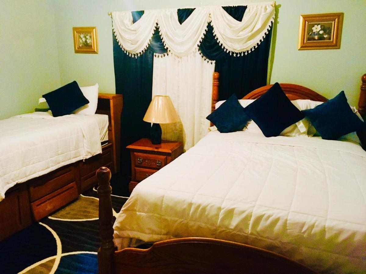 2 Bedroom Sleeps 6 Spacious Luxury Apartment 79 มอนต์โกเมอรี ภายนอก รูปภาพ
